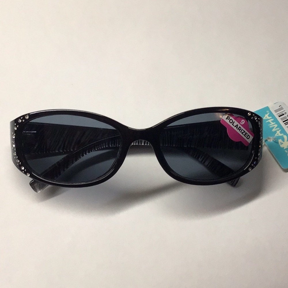 NWT Polarized woman’s black frame sunglasses 62069